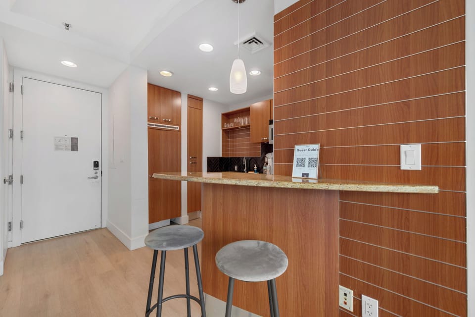 Deluxe Apartment, City View | Private kitchen