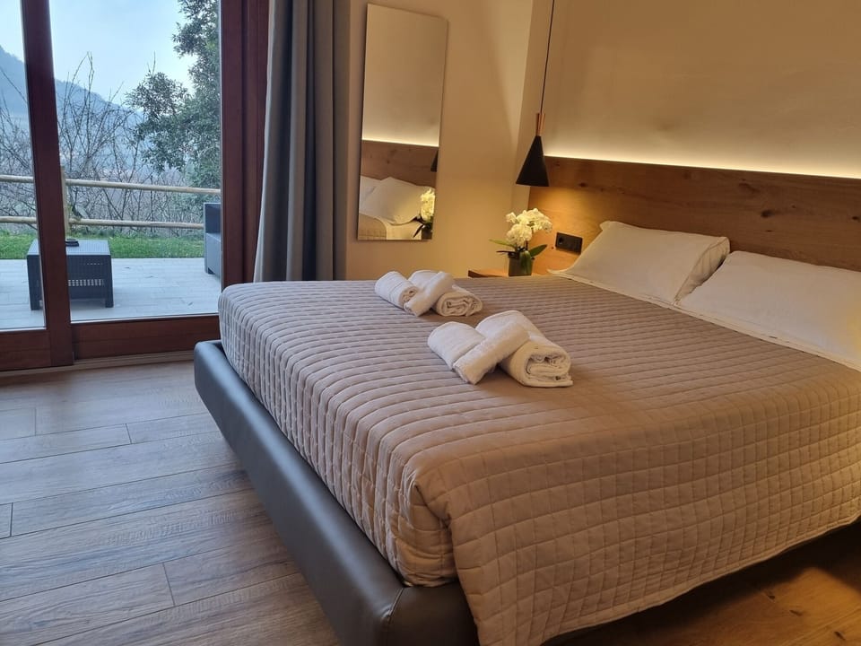 Family Triple Room | In-room safe, desk, soundproofing, free WiFi