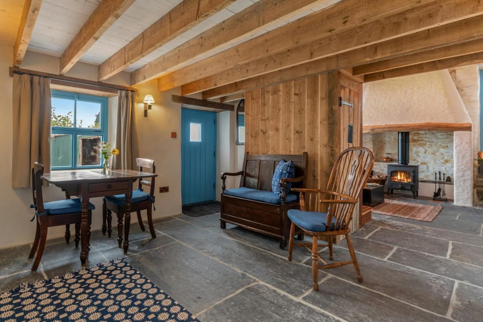 Dining area with table, two chairs and Welsh settle