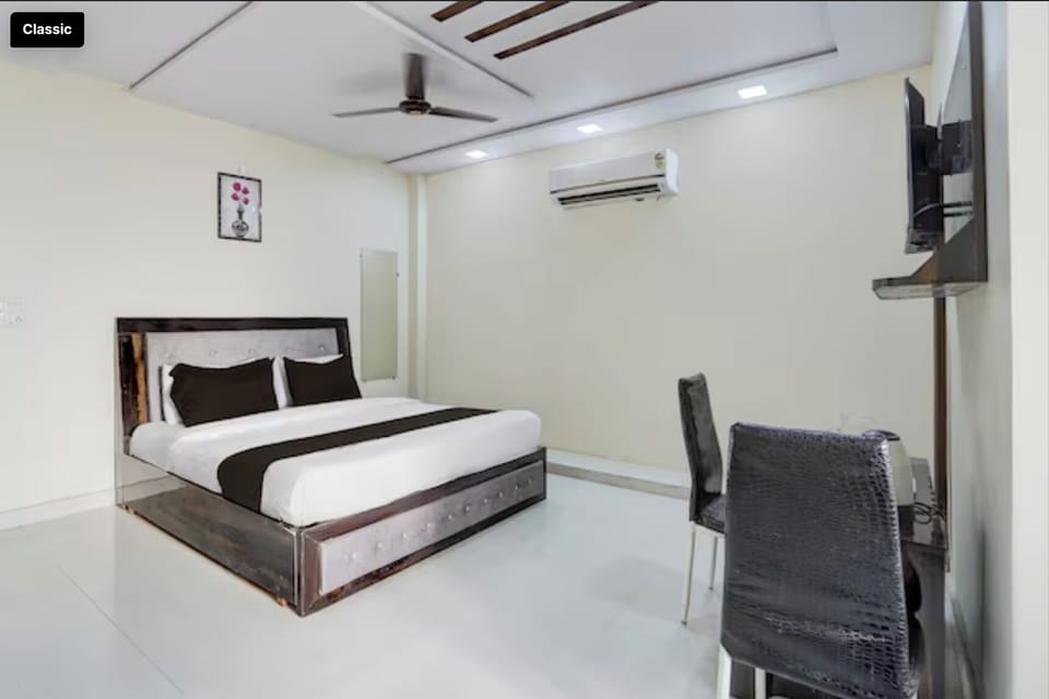 Classic Double Room, City View | Desk, laptop workspace, free WiFi