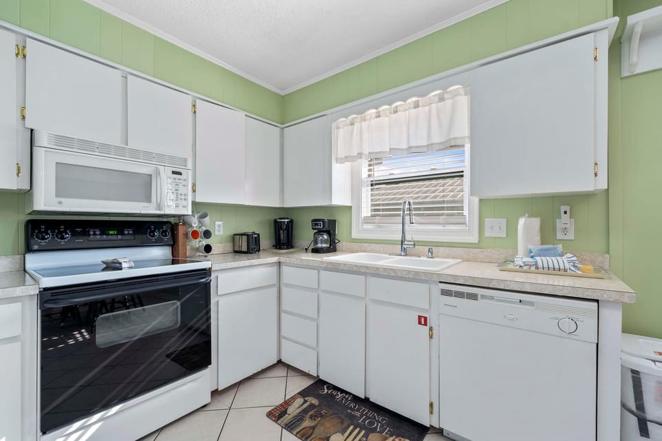 House, Multiple Beds (Sands of Time) | Private kitchen | Oven, toaster