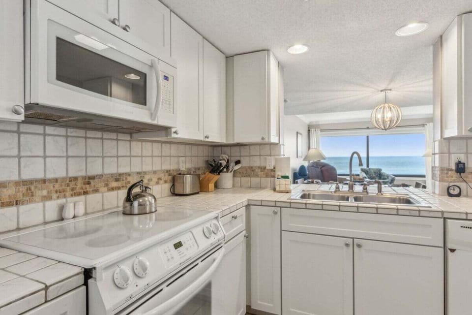 Cook with a view — Ocean scenery right from the kitchen