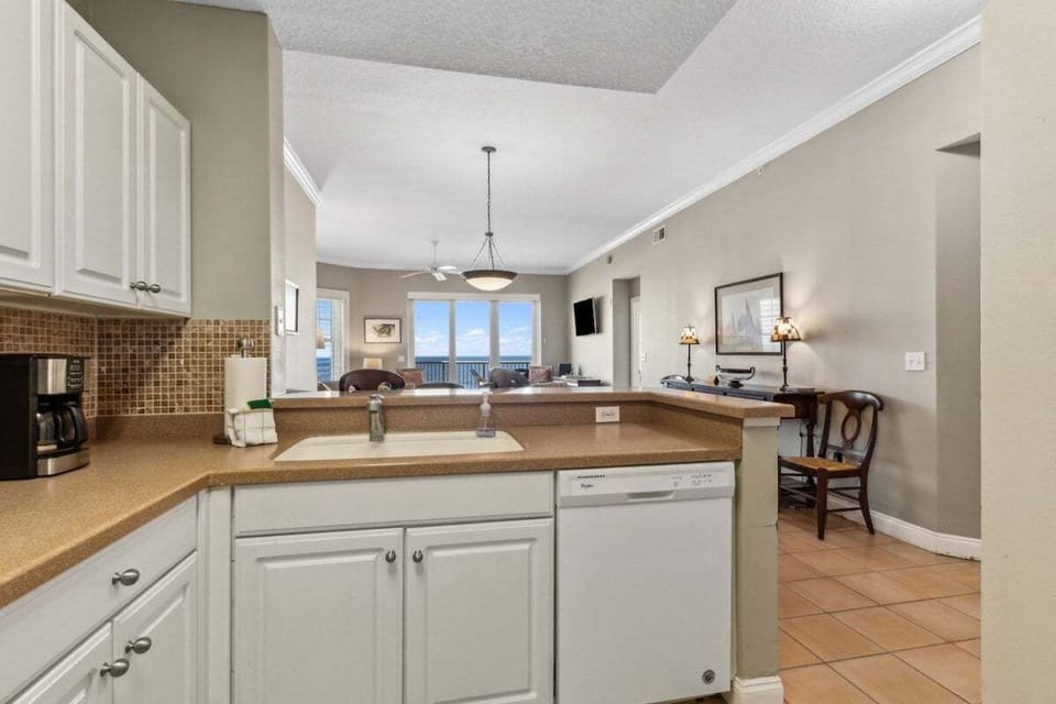 Cook with ease in the well-equipped kitchen