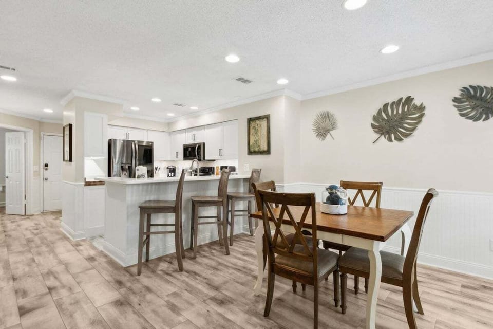 Gather around the dining table or enjoy casual bites at the breakfast bar
