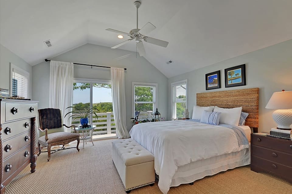 Bedroom 2 (Queen Size)