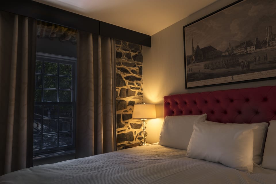 Room, 1 King Bed, City View | Desk, blackout drapes, iron/ironing board, WiFi (free)