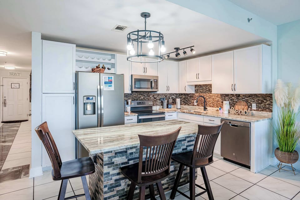 Condo, Multiple Beds, Balcony (Wharftown Retreat) | Private kitchen