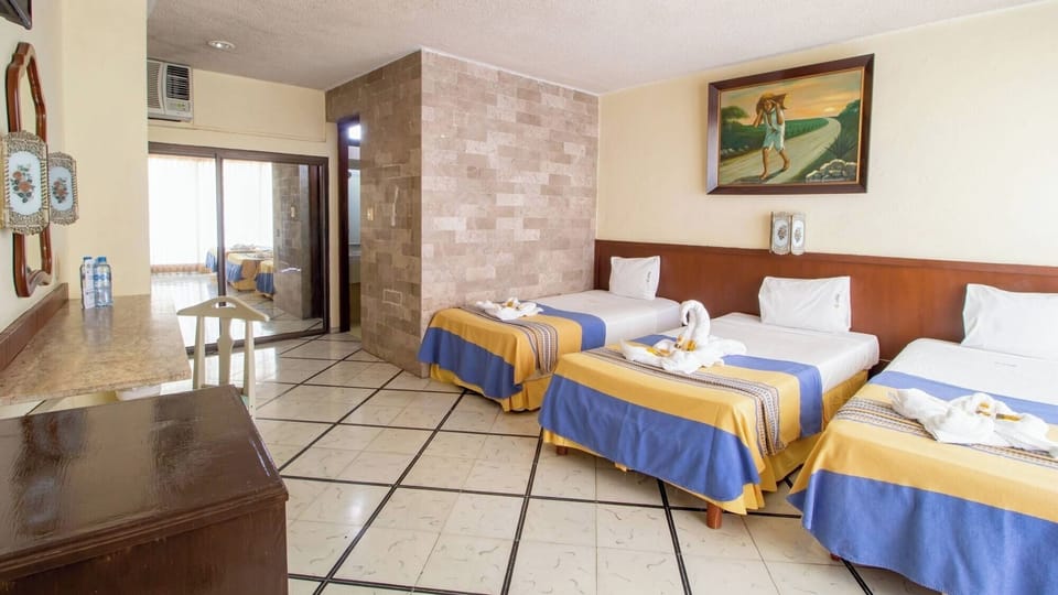 Gather together comfortably in a roomy triple-bed family setup.