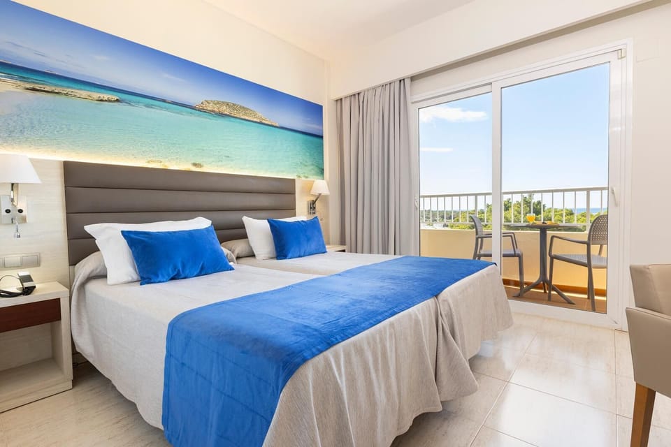 Superior Double Room, Sea View | In-room safe, desk, blackout drapes, WiFi (free)