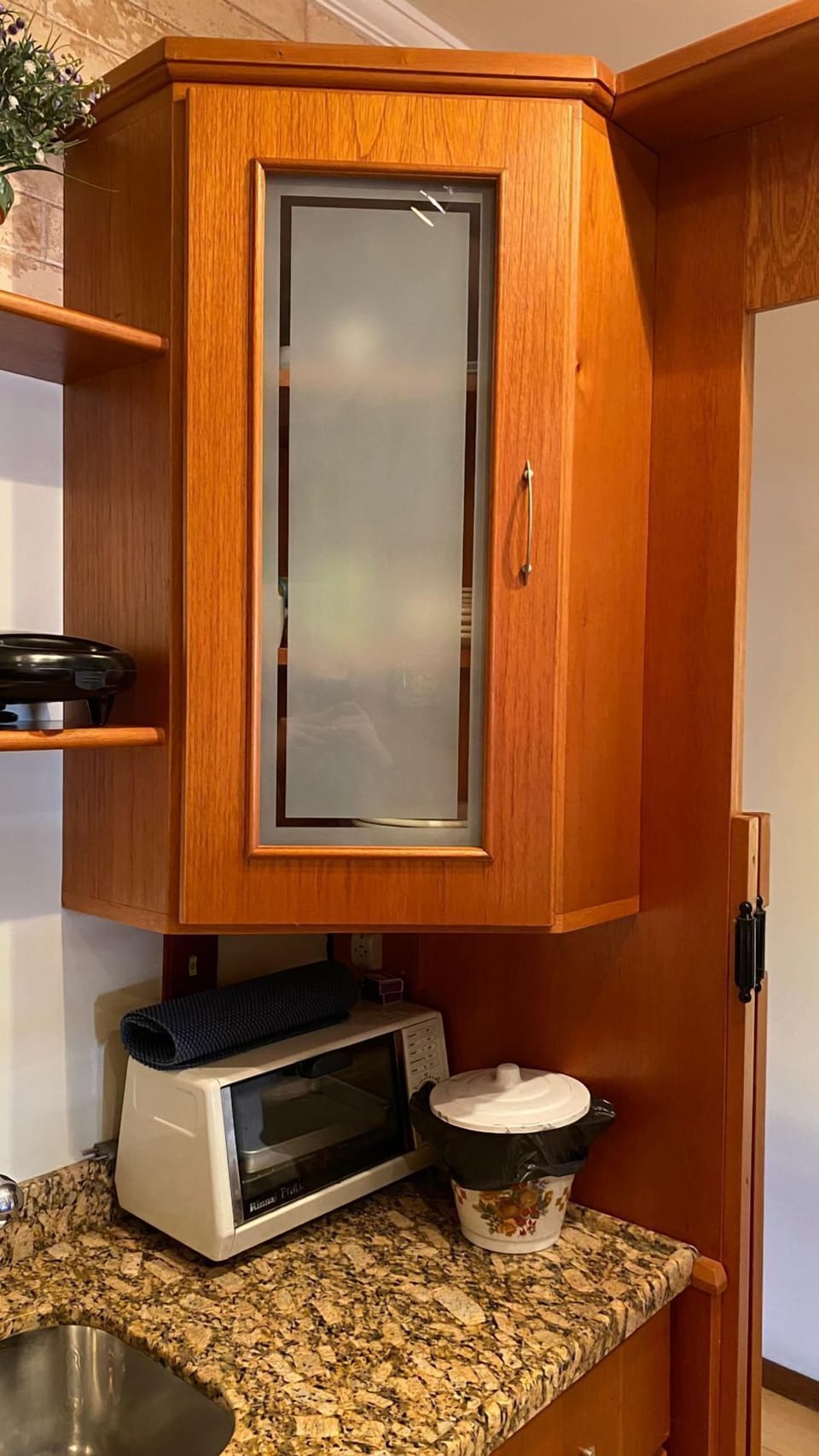 Classic Apartment, Lanai, Courtyard View | Private kitchen | Full-size fridge, microwave, oven, dishwasher