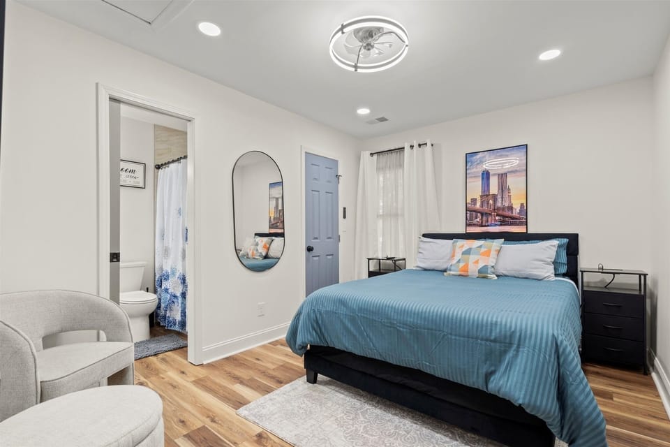 3rd Bedroom (Queen Bed)