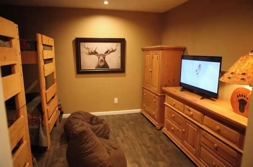 Moose Tracks - Bunk Room