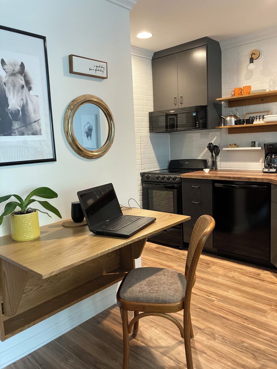 foldable shelf/desk