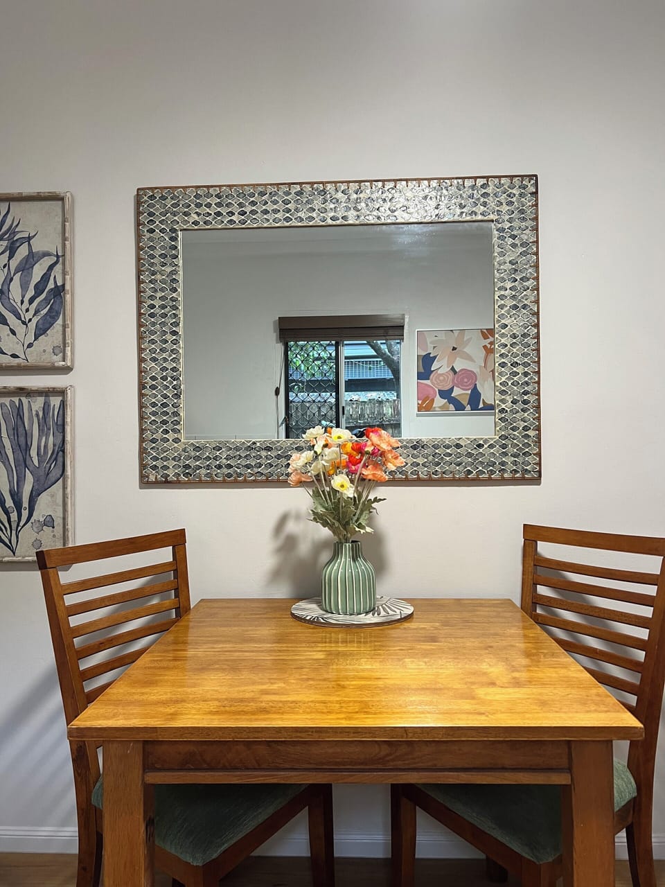 Comfort Apartment, Kitchenette, Garden Area | Dining room