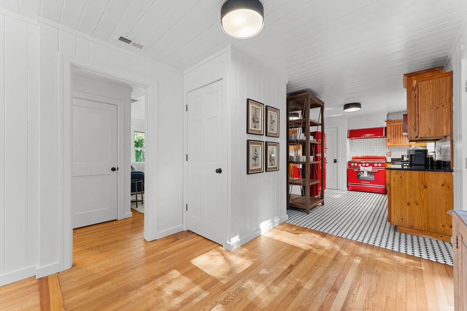 Kitchen, Living, Laundry Closet