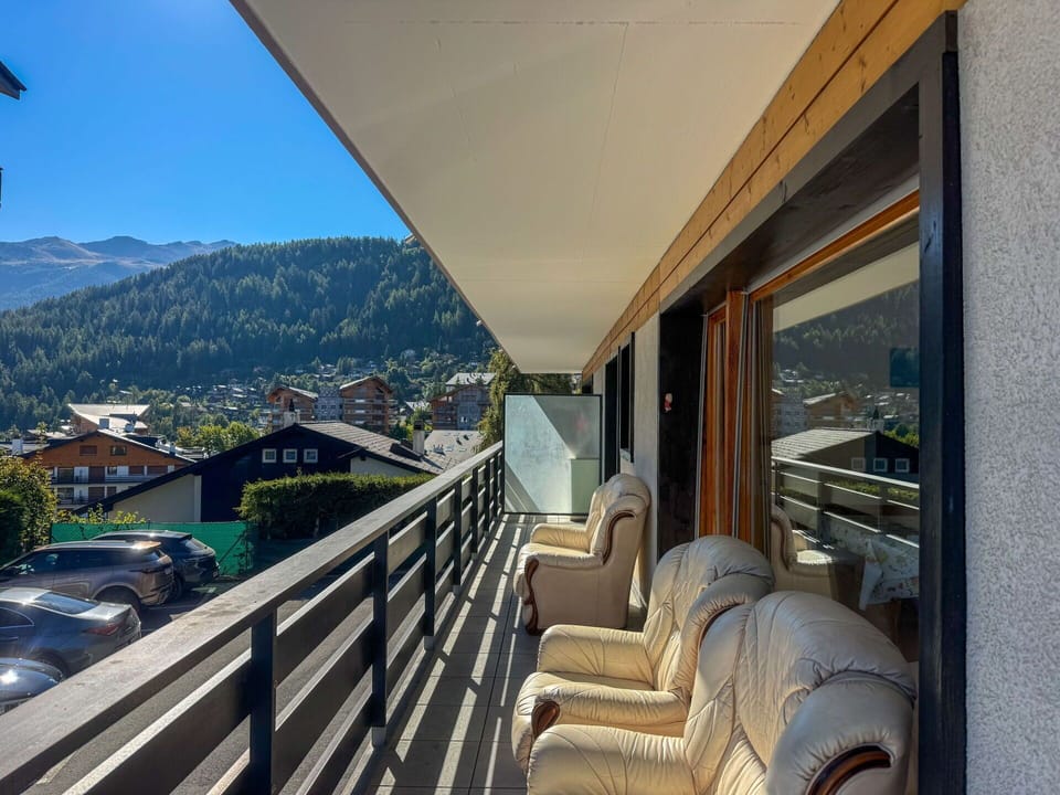 Balcony, Apartment, Mountain Range, Condominium, Penthouse Apartment, Hotel, Daylighting, Handrail, Eco Hotel, Alps