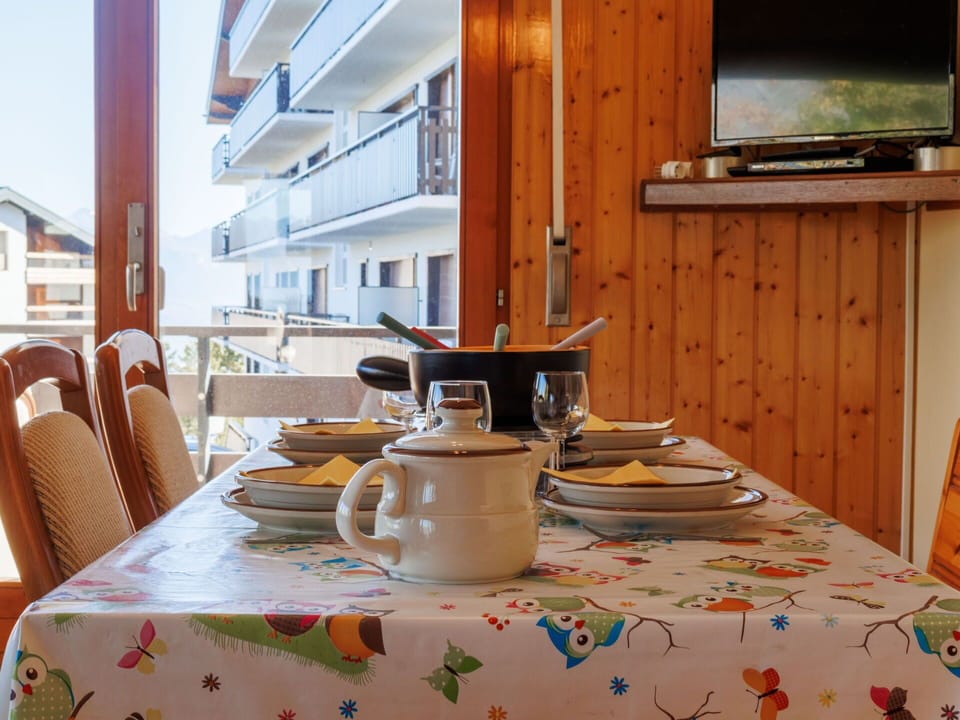 Wood, Furniture, Interior Design, Chair, Room, Apartment, Kitchen & Dining Room Table, Wood Stain, Tablecloth, Hardwood