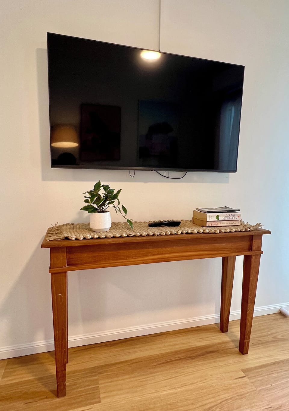 Comfort Apartment, Garden View | Living area | TV