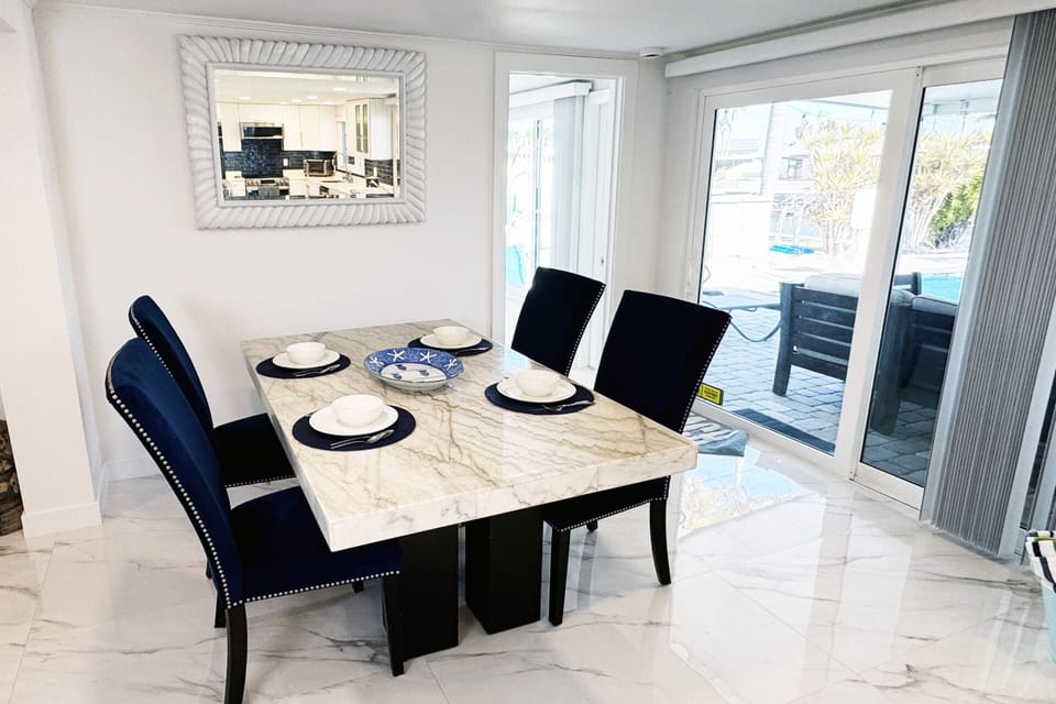 Dining table off of kitchen