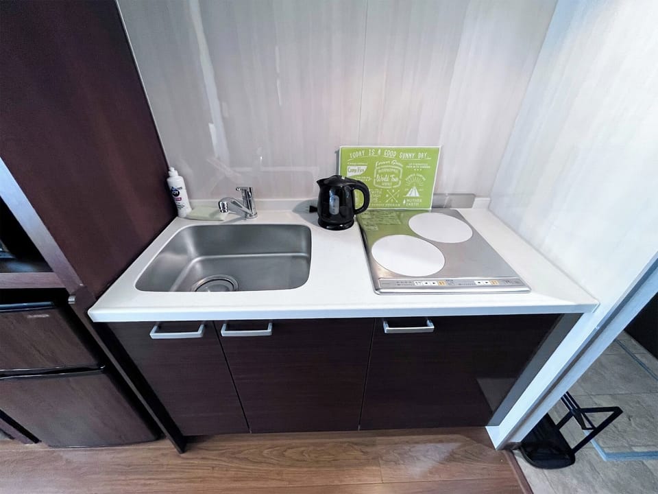 ・[Kitchen] Although it is a mini kitchen, it is equipped with two burners. The sink is also large, so you can use it comfortably.