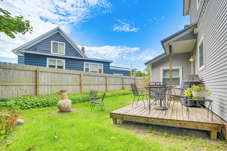 Private Backyard Area | Gas Grill