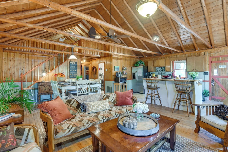 Living Room | 2nd Floor | Free WiFi