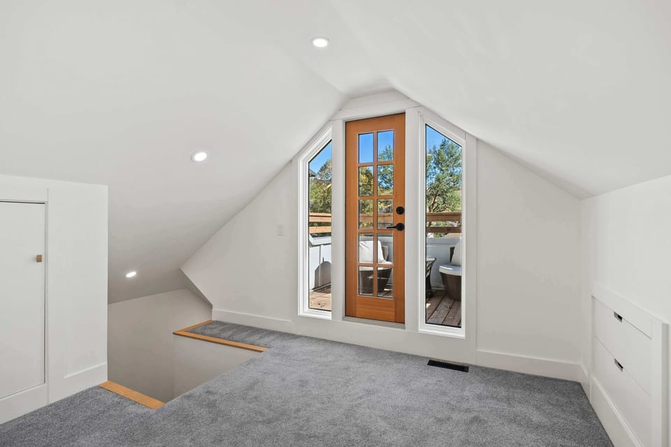 Natural light + patio doors = dreamy