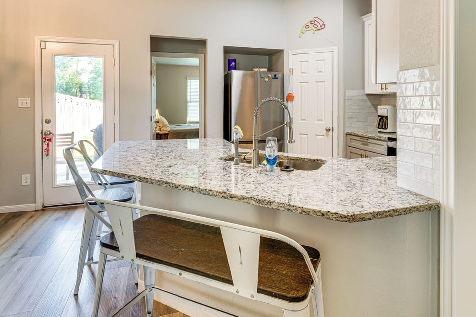 Kitchen | Breakfast Bar | Cooking Basics | Stove/Oven