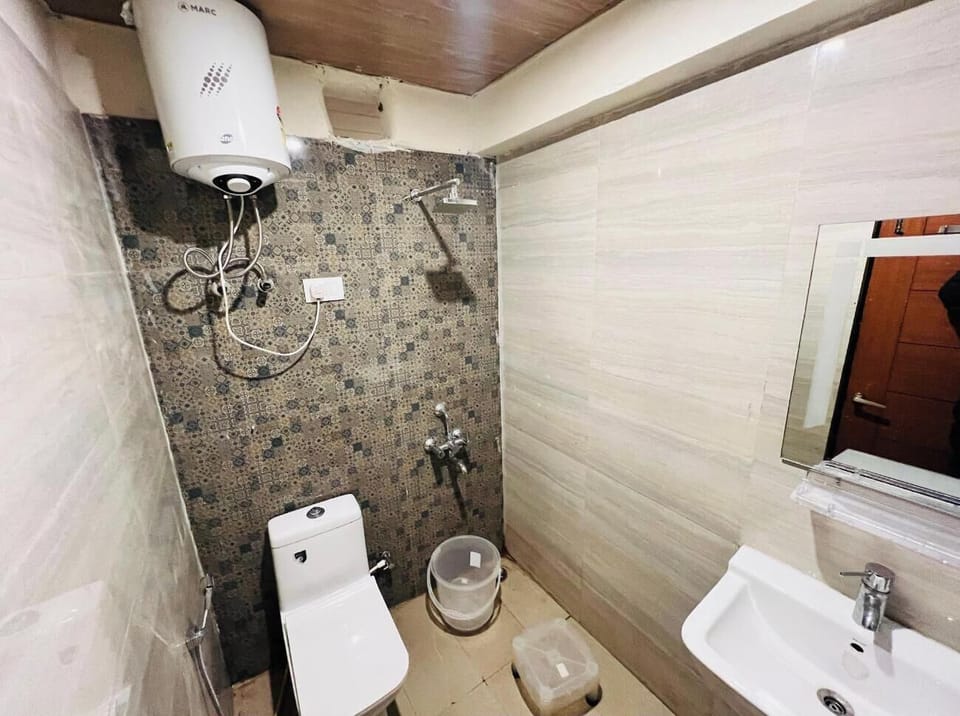 Basic Double Room, City View | Bathroom | Shower, towels, soap, toilet paper