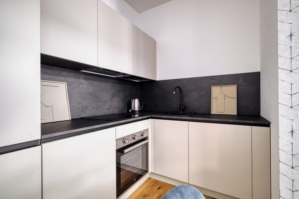 Apartment, 1 Bedroom | Private kitchen | Electric kettle, dining tables
