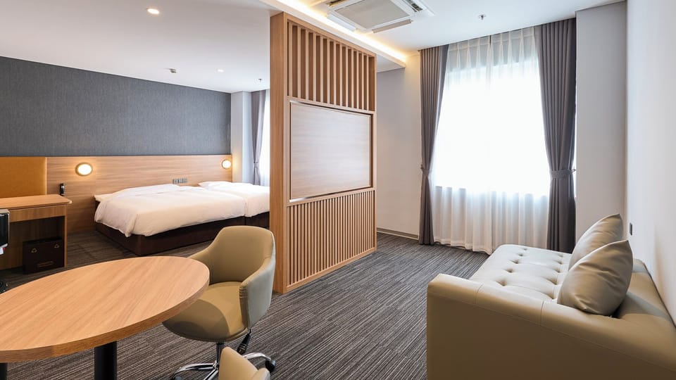 Deluxe Apartment | In-room safe, soundproofing, free WiFi, bed sheets