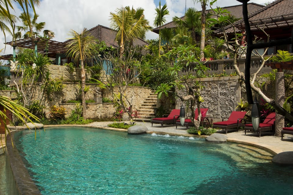 2 outdoor pools