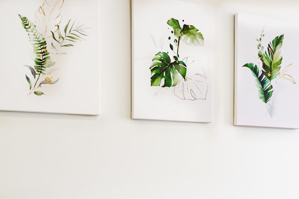 Elegant artwork and natural textures elevate the home’s calming vibe.