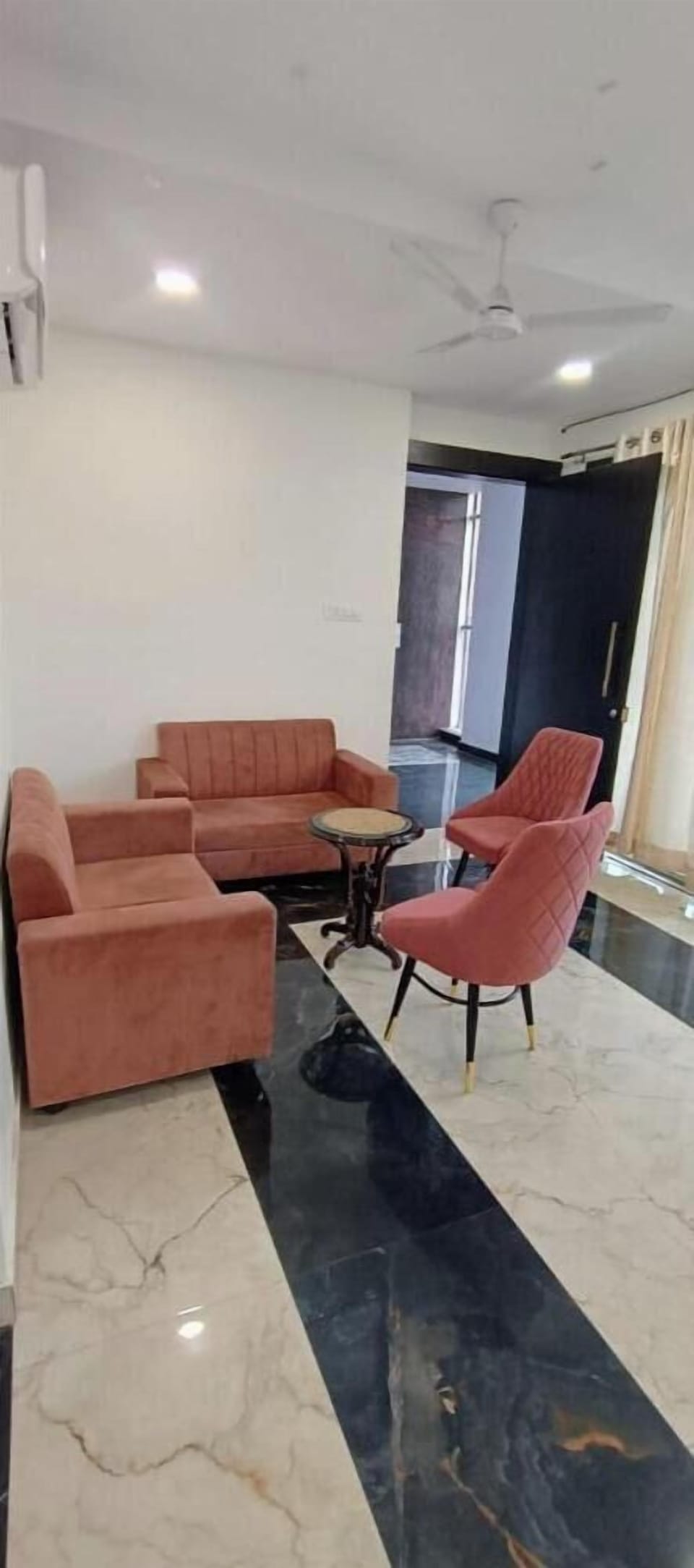 Basic Double Room, City View | Living area