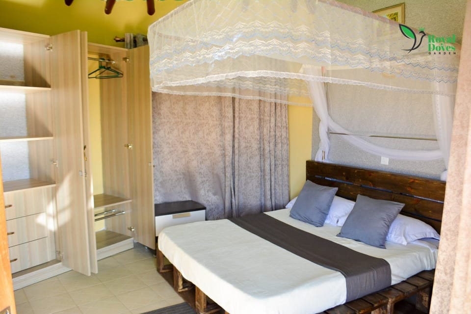 Deluxe Single Room | WiFi (free), individually decorated, individually furnished, bed sheets