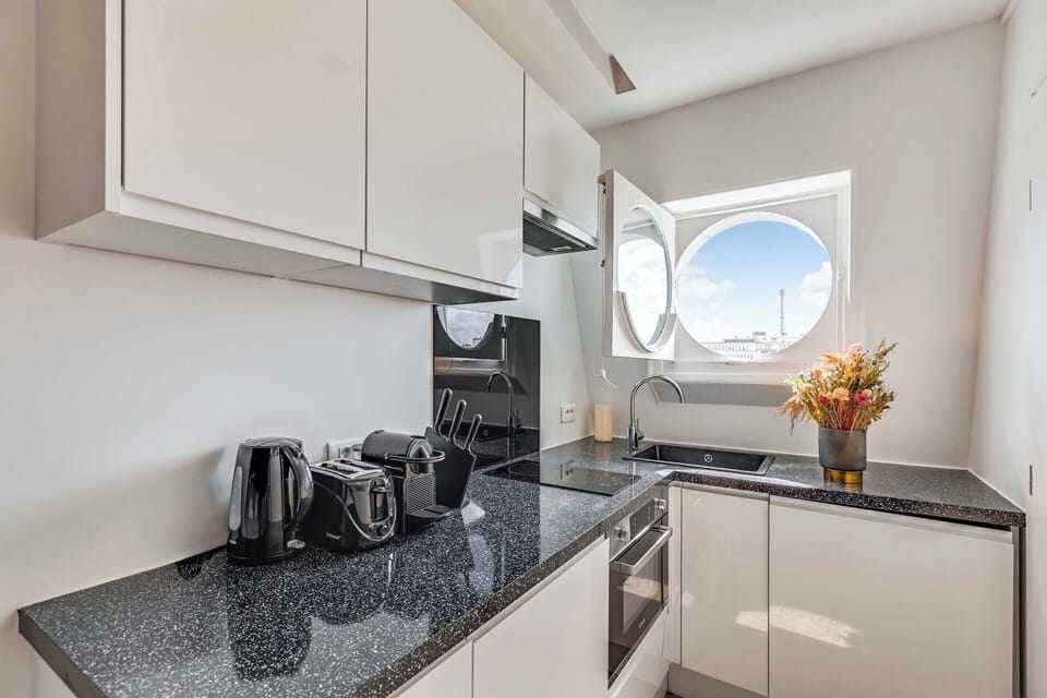 House | Private kitchen | Fridge, microwave, oven, stovetop