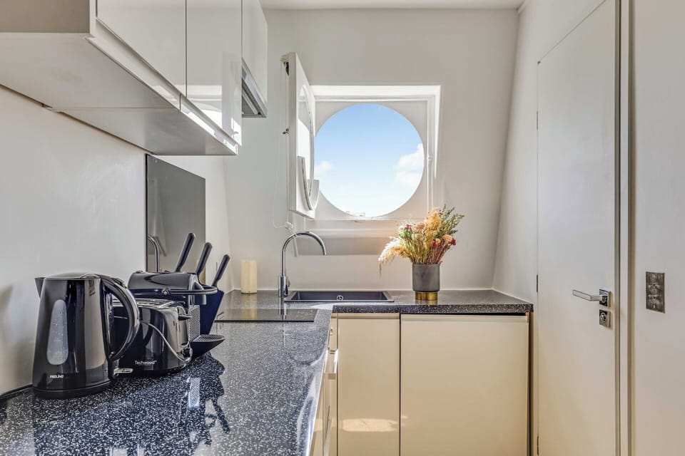 House | Private kitchen | Fridge, microwave, oven, stovetop