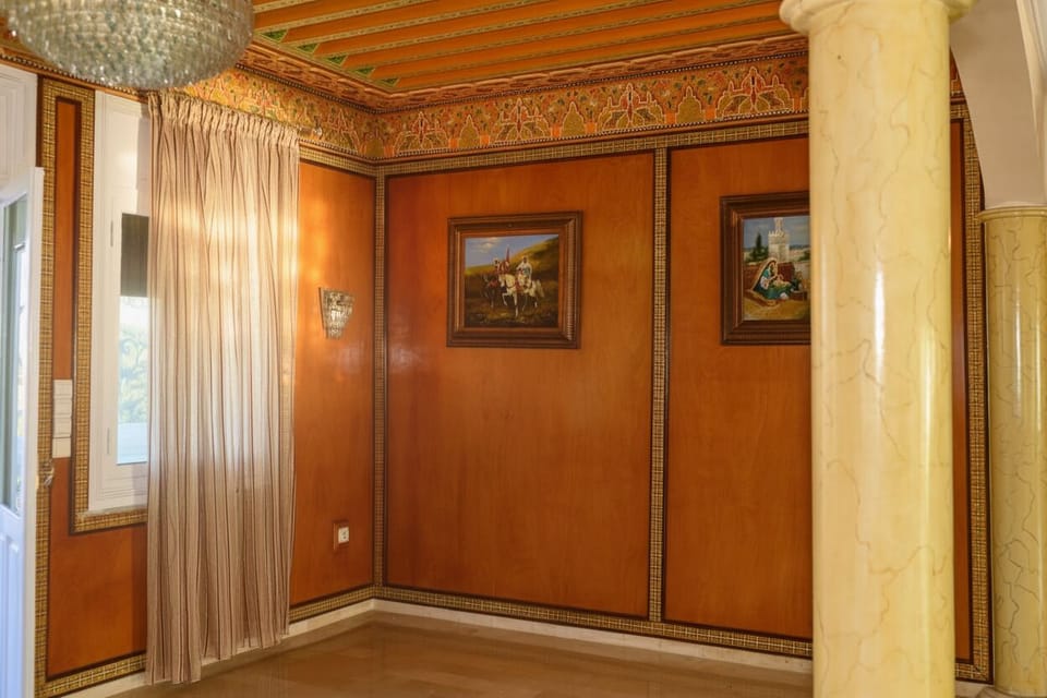Elegant Traditional Room