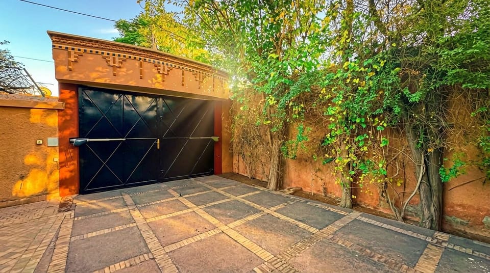 Charming Courtyard Entrance