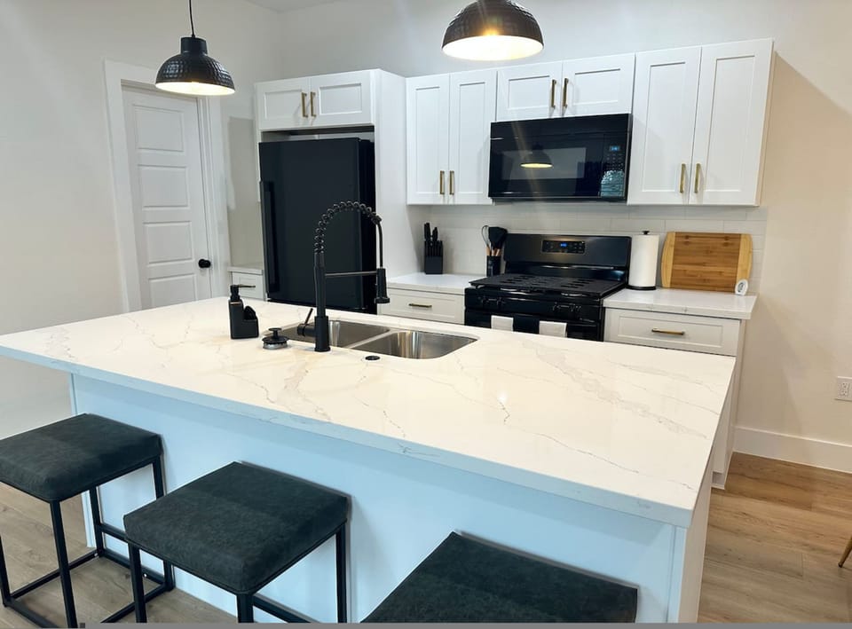 House | 3 bedrooms, desk
