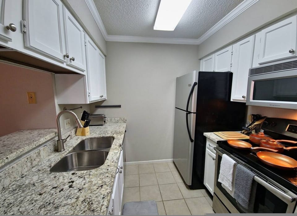 House | 1 bedroom, desk