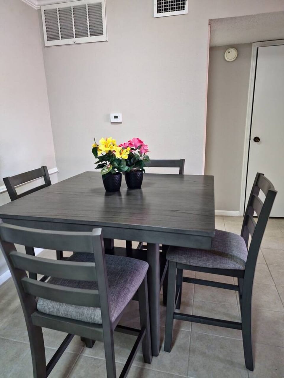 House | 1 bedroom, desk