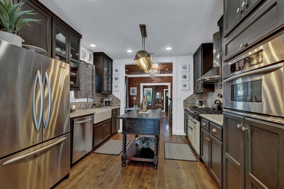 This fully stocked kitchen combines modern style with everyday convenience, making it easy to prepare everything from quick breakfasts to family dinners.