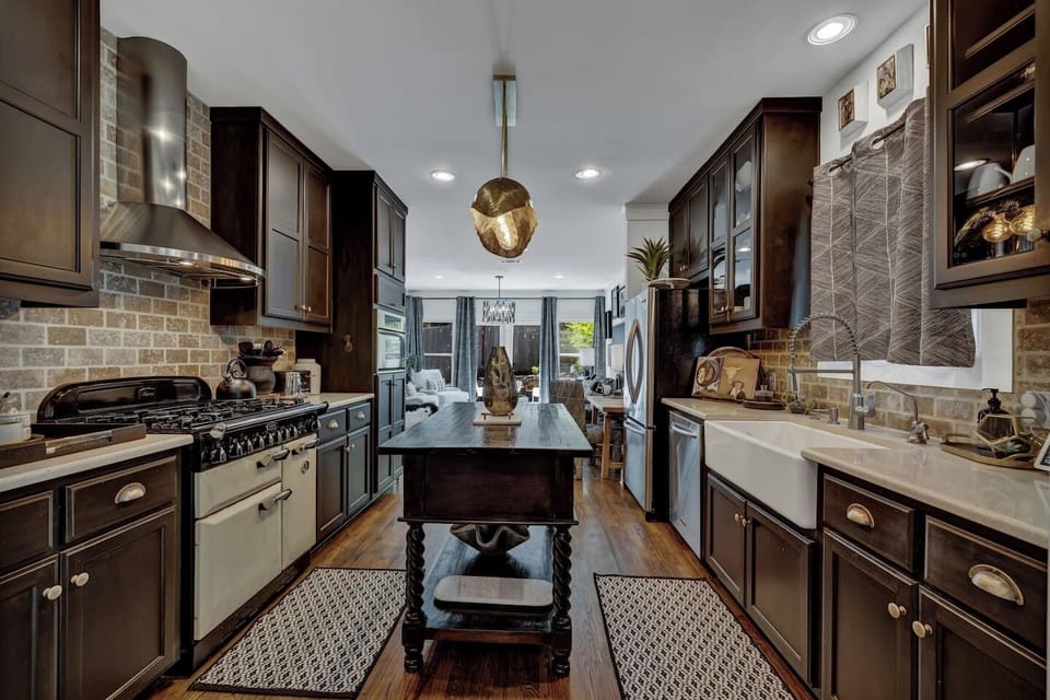 Prepare everything from quick breakfasts to home-cooked dinners in the fully stocked, chef-worthy kitchen with modern appliances and generous counter space.