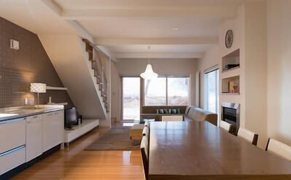 Villa (8 person) | 3 bedrooms, desk, WiFi (free), individually furnished