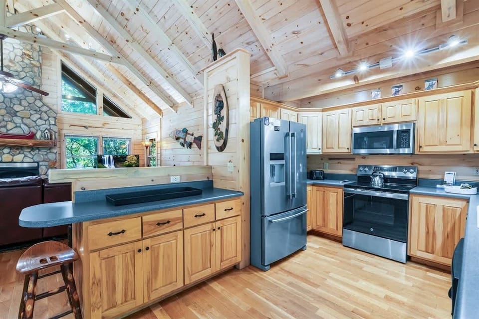 FULLY EQUIPED KITCHEN