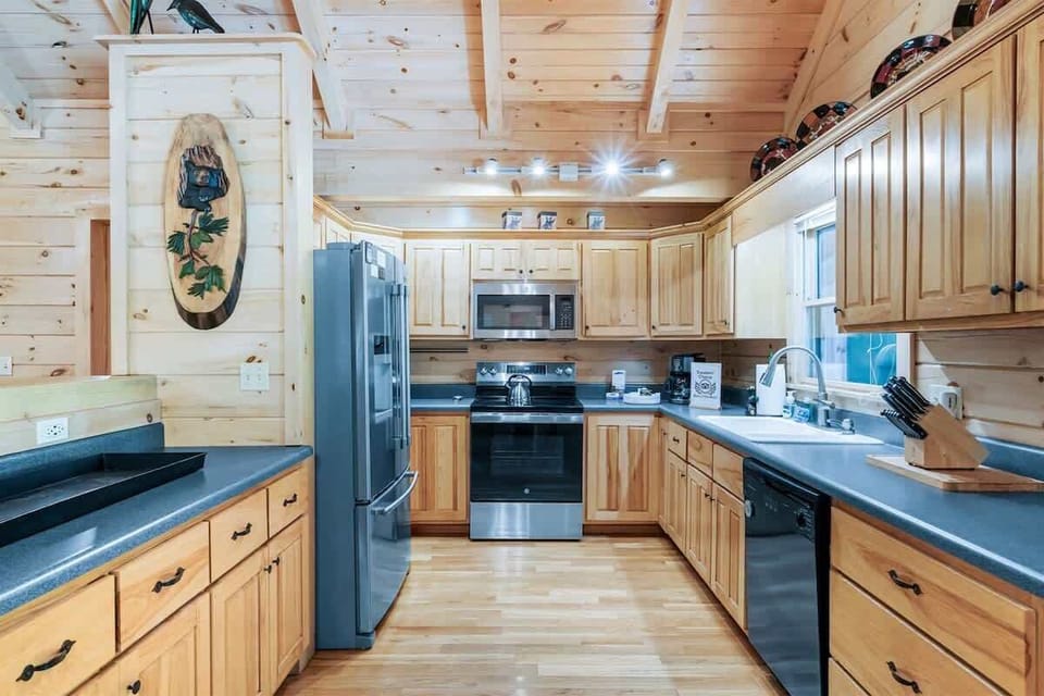 LOTS OF KITCHEN COUNTER SPACE