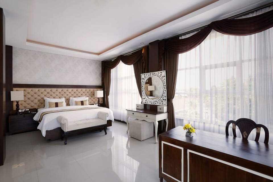 Suite | Minibar, in-room safe, desk, laptop workspace