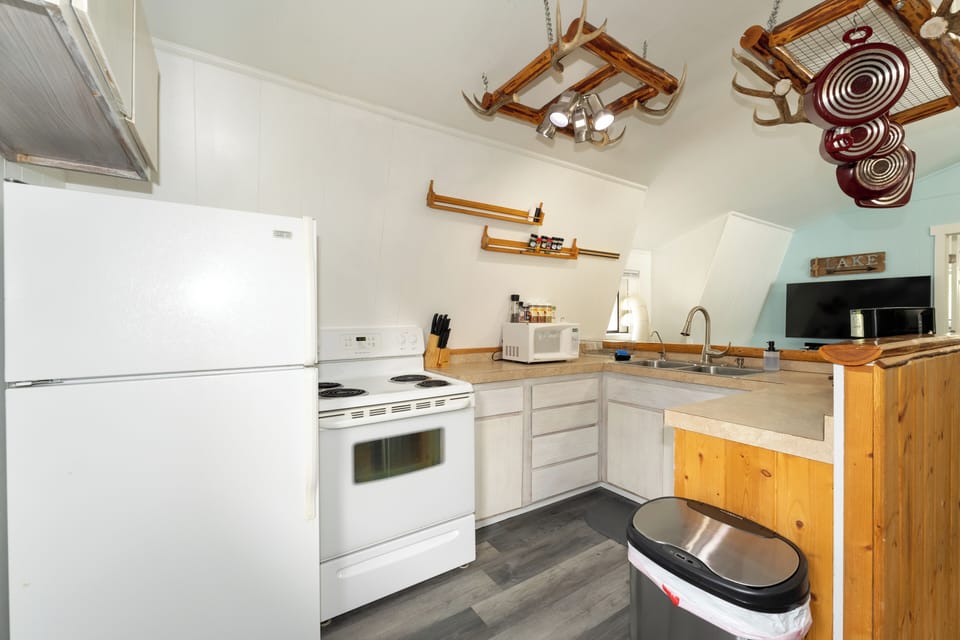 Fully equipped kitchen | Upper Level
