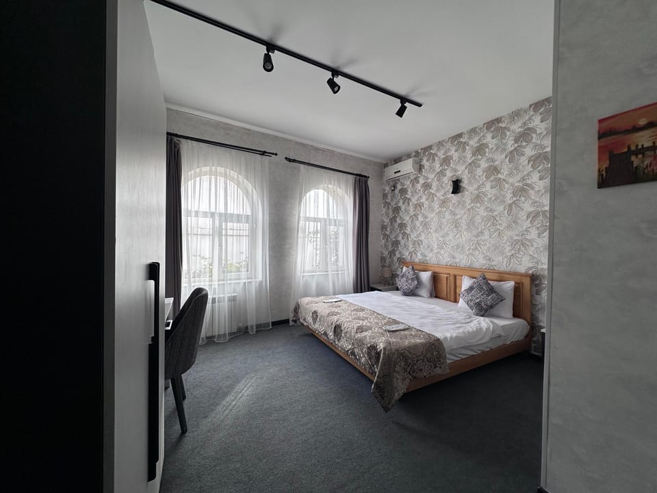 Deluxe Double Room, City View | Premium bedding, Select Comfort beds, minibar, in-room safe